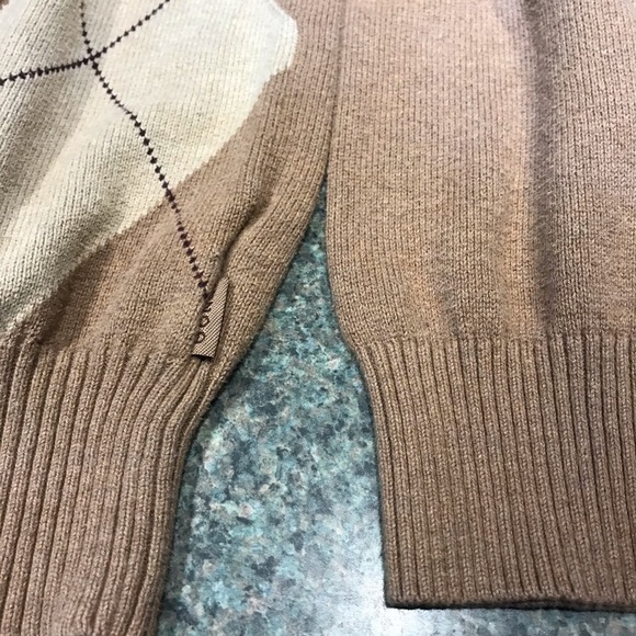 Izod size Medium sweater - Picture 8 of 9